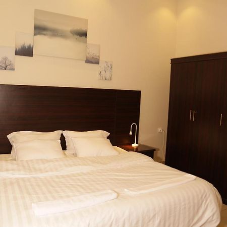 Spacious Apartments At Basla St 3 Mins From King Fahd Stadium Riyadh Exterior photo